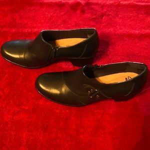 New w/o tag Women’s casual/dress low boot heal